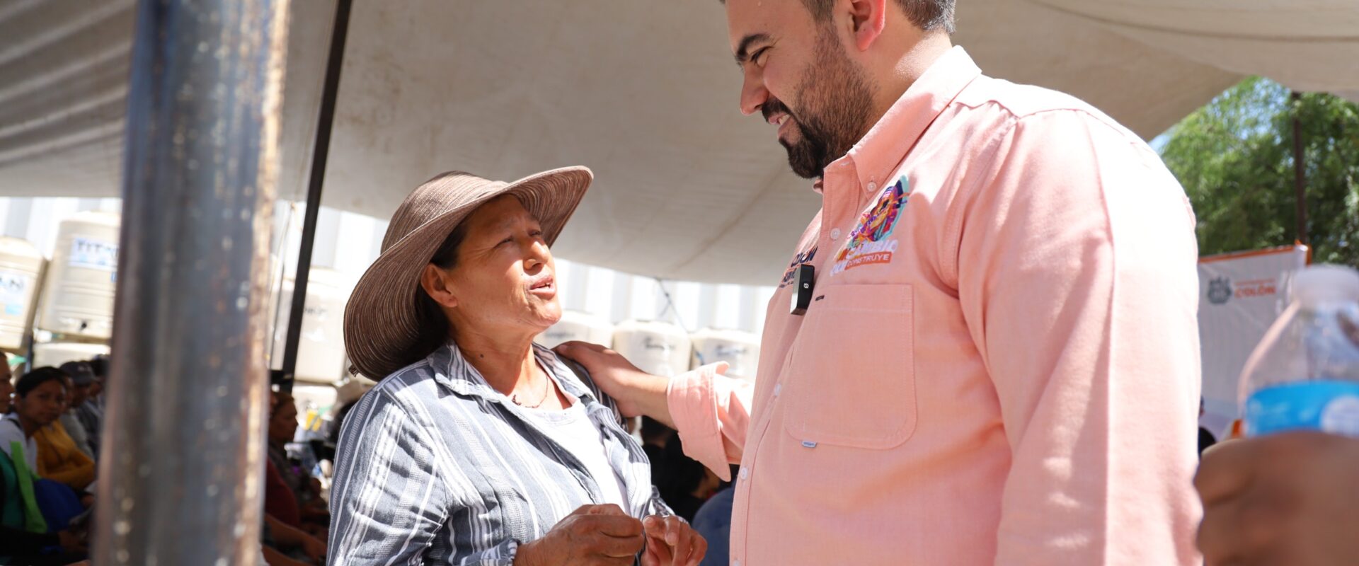 Gaspar Trueba Entrega Equipo para Mejoramiento de Vivienda a Familias Colonenses