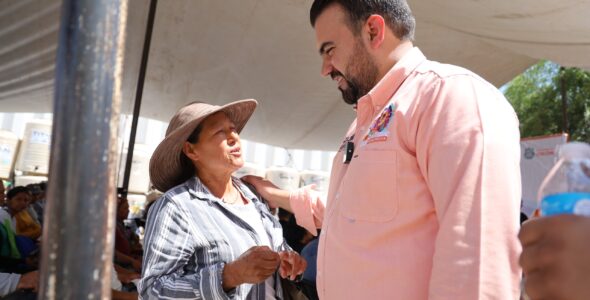Gaspar Trueba Entrega Equipo para Mejoramiento de Vivienda a Familias Colonenses