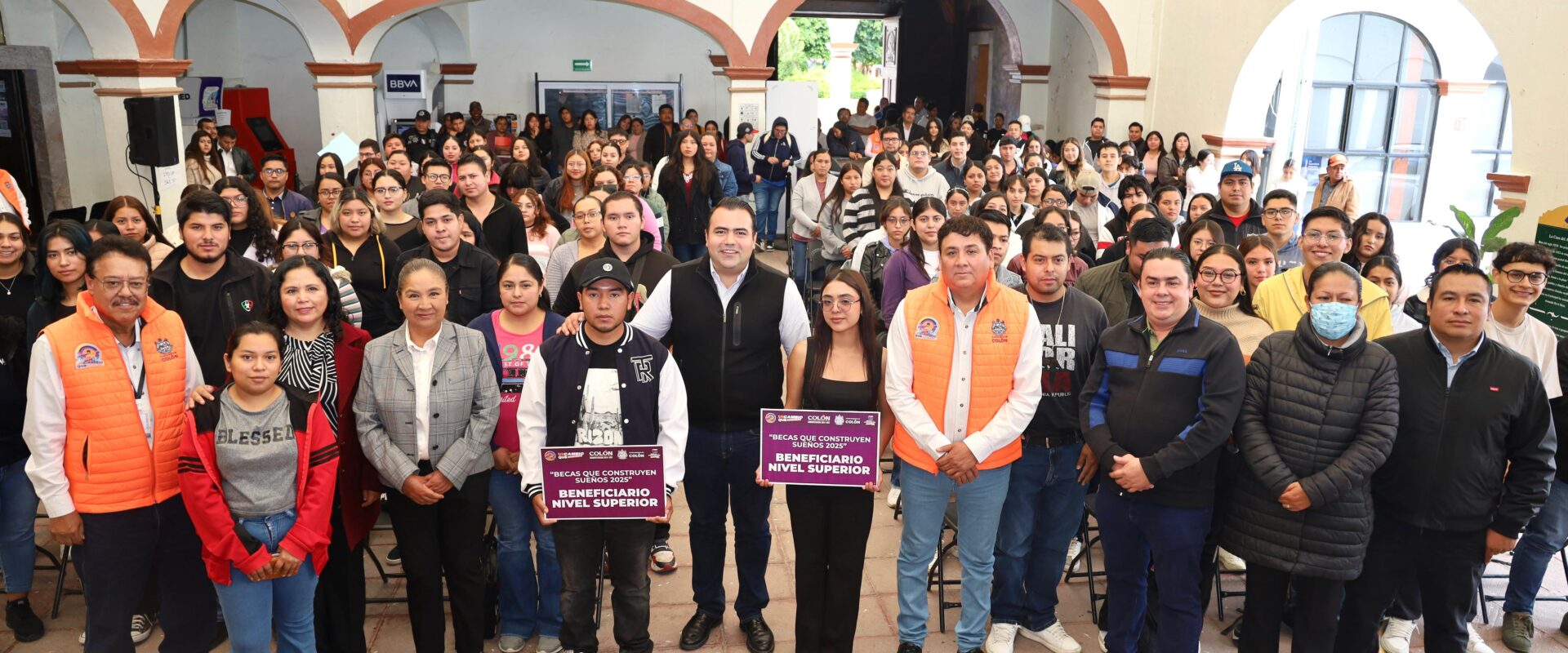 Entrega Gaspar Trueba Becas a 155 Universitarios Colonenses