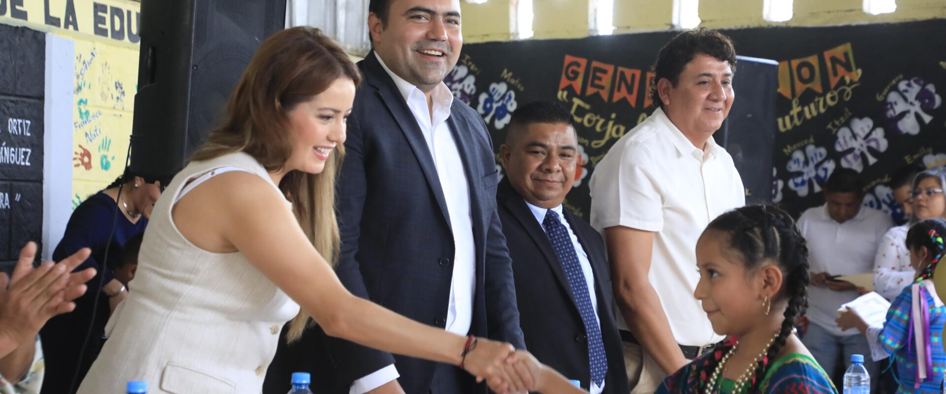 Presiden Gaspar Trueba y Elena Arreguín Ceremonias de Fin de Cursos