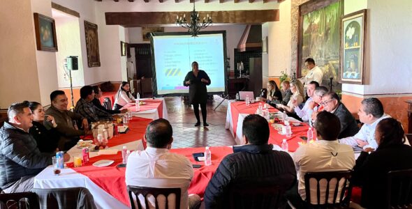 Trabajadores Municipales Mejoran en Servicio al Público