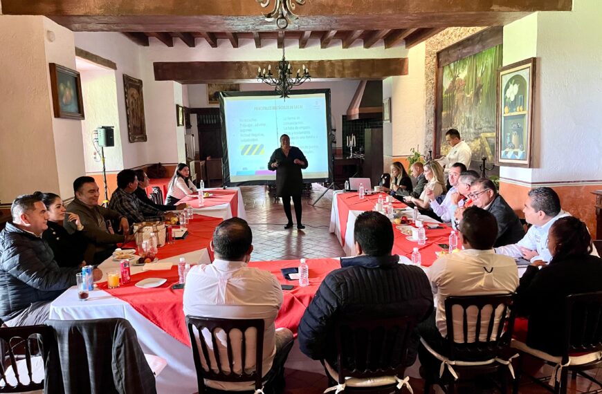 Trabajadores Municipales Mejoran en Servicio al Público
