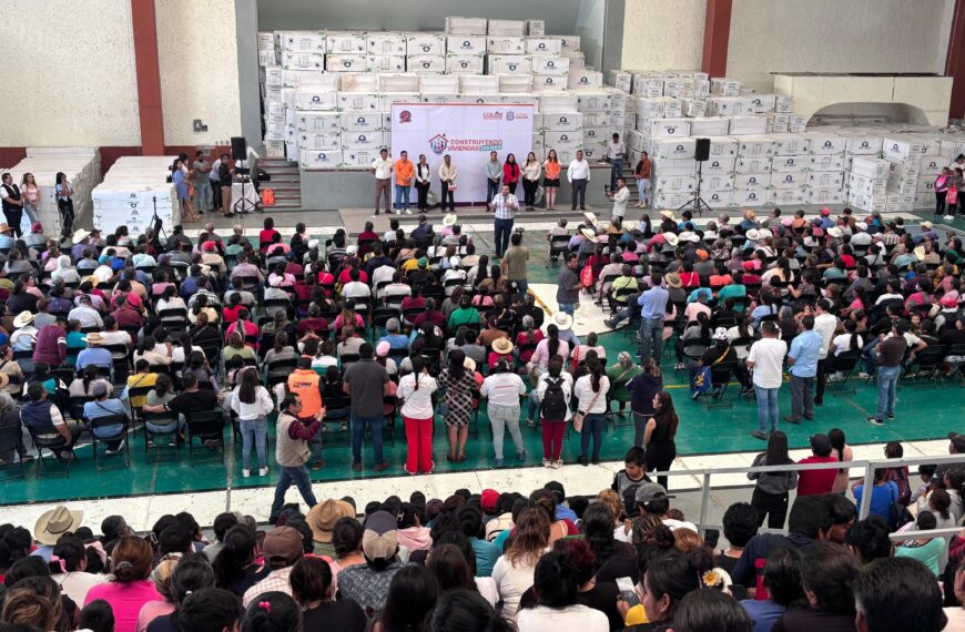 1,340 Familias Colonenses Reciben Calentadores Solares
