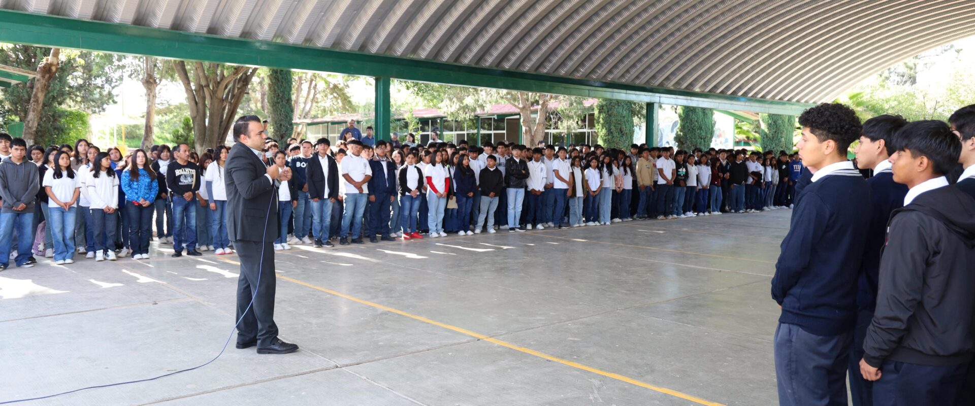 Preside Gaspar Trueba la Ceremonia de Inicio del Ciclo Escolar 2025-2026