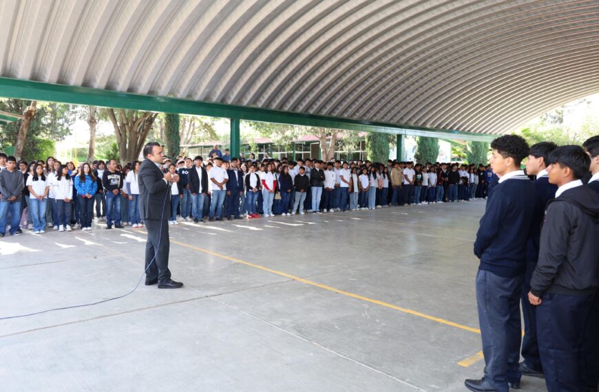 Preside Gaspar Trueba la Ceremonia de Inicio del Ciclo Escolar 2025-2026