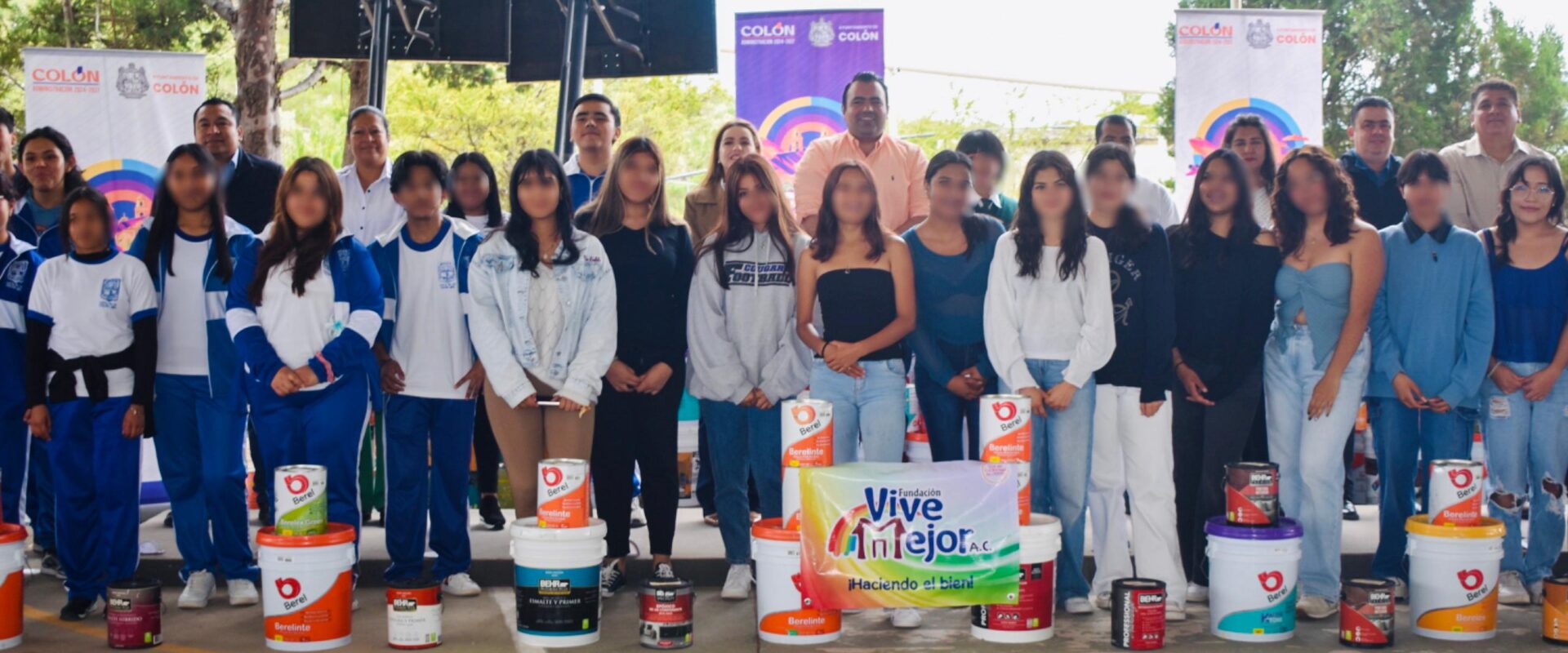 Entrega Gaspar Trueba 3,500 litros de pintura a 34 escuelas de Colón