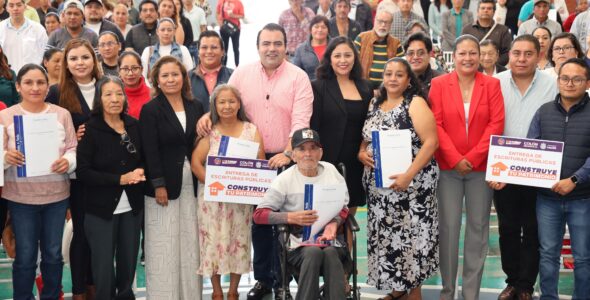 Entrega Gaspar Trueba Escrituras Públicas a 174 Familias