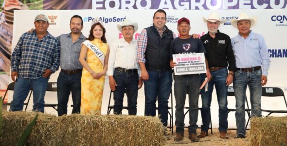 Entrega Gaspar Trueba Semilla Forrajera a Pequeños Ganaderos de Colón