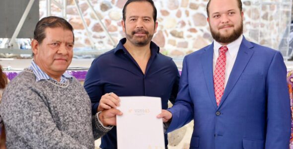 Entregan Acta Constitutiva a Artesanos Colonenses