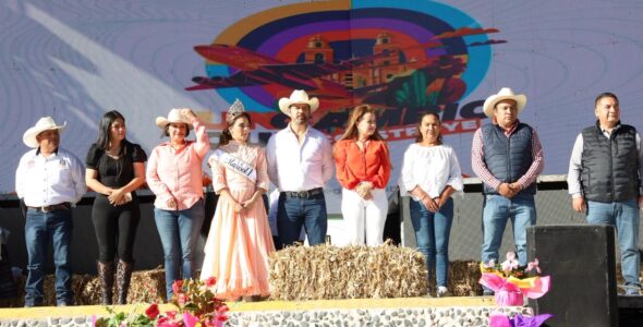 Coronación de la Flor Más Bella del Campo de Colón