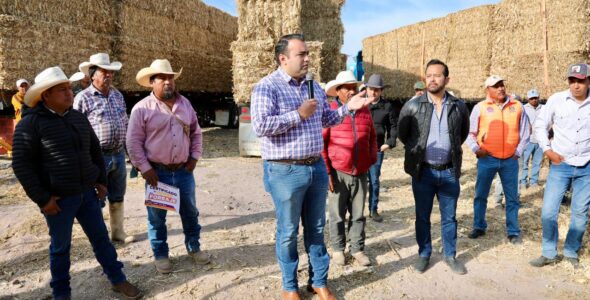 Beneficia Gaspar Trueba con Forraje para Ganado