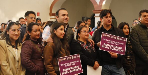 Entrega Gaspar Trueba 160 Becas a Jóvenes Estudiantes de Educación Superior