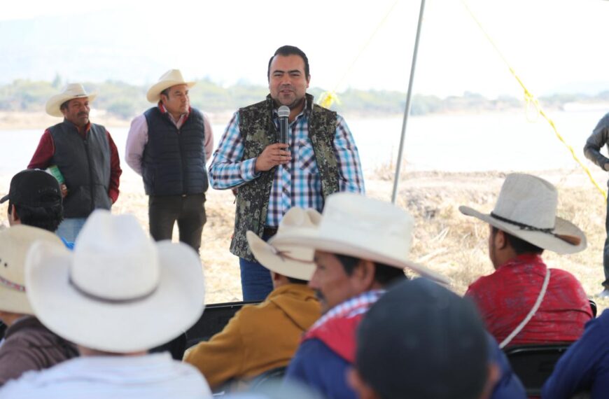 Acude Gaspar Trueba a la Jornada de Vacunación de Ganado Bovino en El Zamorano
