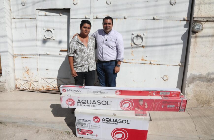 Entrega Gaspar Trueba Calentadores Solares para Mejorar Economía familiar en San Ildefonso