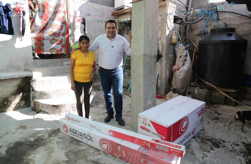 Entrega Gaspar Trueba Calentadores Solares para Mejorar Economía familiar en San Ildefonso