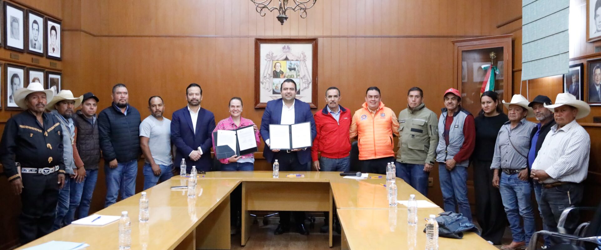 Firma Gaspar Trueba Convenio de Asuntos Indígenas para Garantizar Derechos y Desarrollo Equitativo de Pueblos Originarios