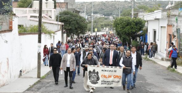 En el Día de la Nación Pluricultural, Gaspar Trueba Encabeza Desfile y Llama a Sentir Orgullo por las Raíces de Colón