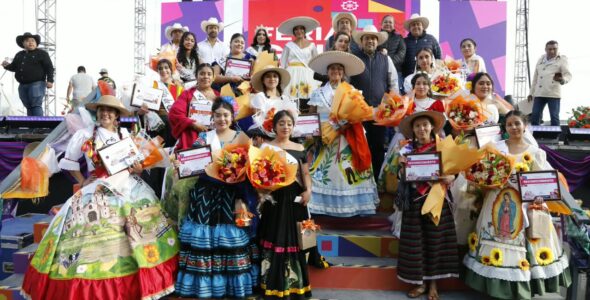 Coronan a la Flor Más Bella del Campo en la Feria de Colón 2026