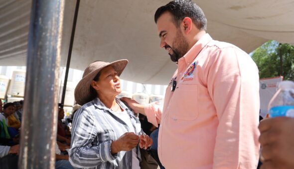 Gaspar Trueba Entrega Equipo para Mejoramiento de Vivienda a Familias Colonenses